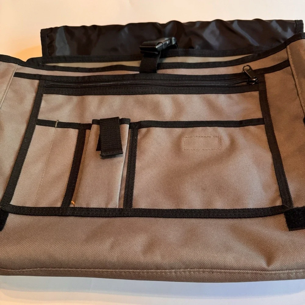 NWT Vintage Structure Clothing Co. Crossbody Messenger Bag - Green &‎ Black